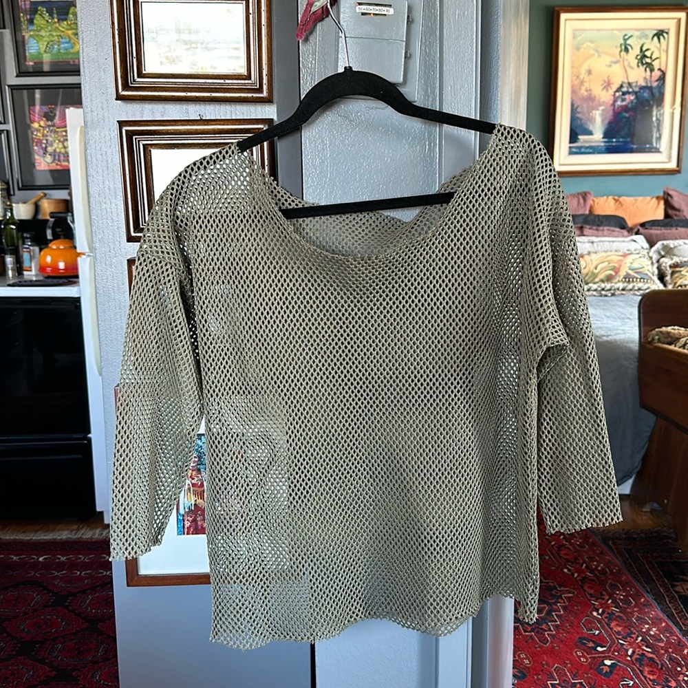 XL Banana Republic olive green fish net pullover  w raw edges. Off shoulder top